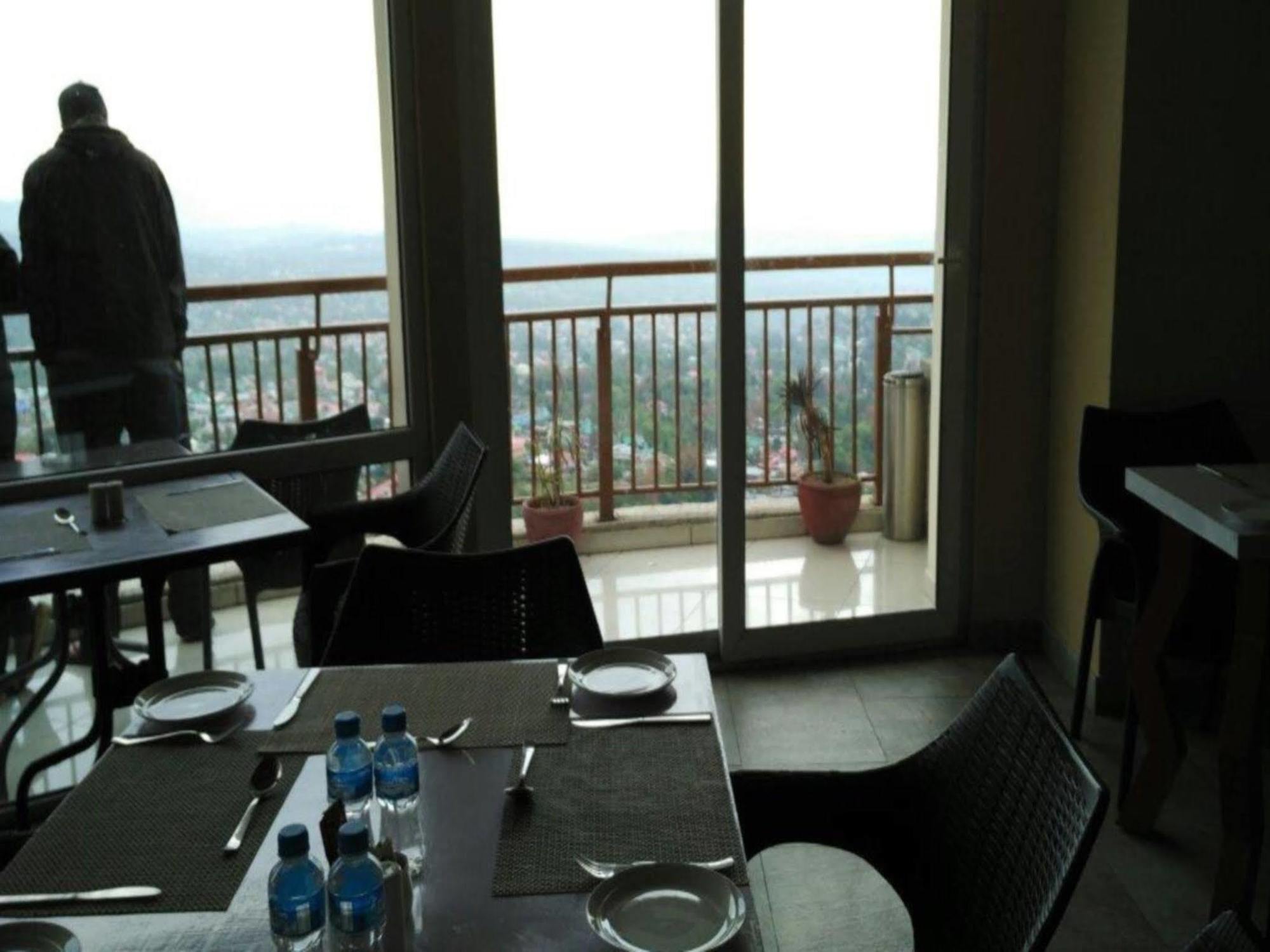 Hotel Inclover-A Peaceful Retreat Дхарамсала Екстериор снимка