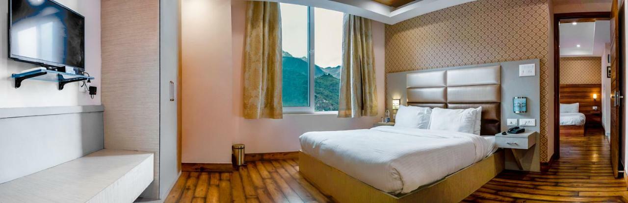 Hotel Inclover-A Peaceful Retreat Дхарамсала Екстериор снимка