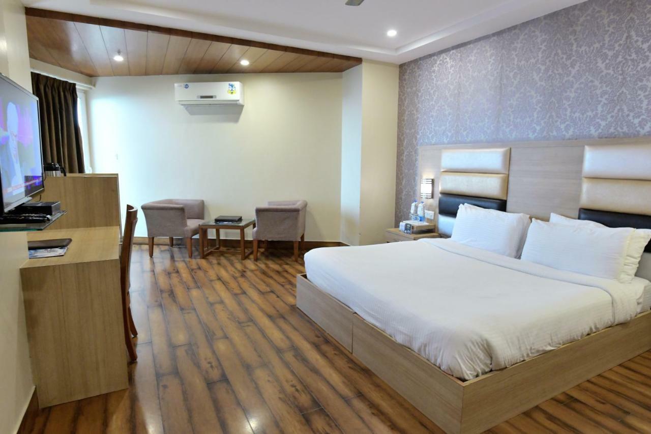 Hotel Inclover-A Peaceful Retreat Дхарамсала Екстериор снимка